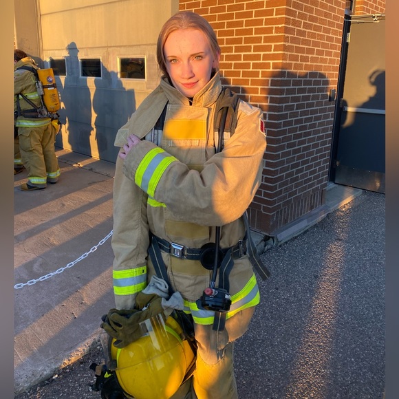 MEET YOUR POSHER, Keagan - Picture 1 of 5